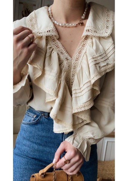 Butik Kadın Güpür ve Dantel Detaylı Volanlı Pamuklu Bluz