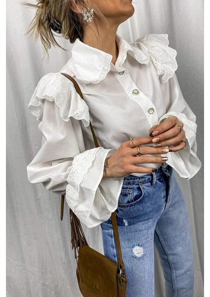 Butik Kadın Beyaz Tasarım Bebe Yaka Fistolu Omuz Kol Fırfırlı Taş Düğmeli Poplin Gömlek fiyatları