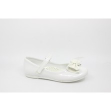 Zerhan 400 Kız Çocuk Beyaz Rugan Fiyonklu Cırtlı Babet