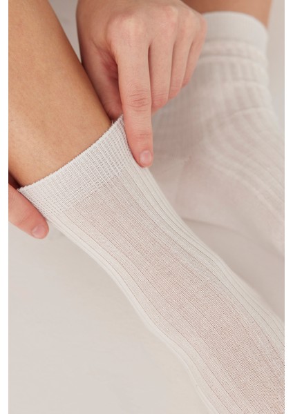 Beyaz Pamuklu İnce Fitilli Çorap modelleri