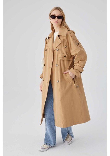 Kadın Camel Renk Pamuk-Polyester Geniş Yaka, Apolet ve Kemer Detaylı Şık Trençkot – Baharlık Dış Giyim fiyatları