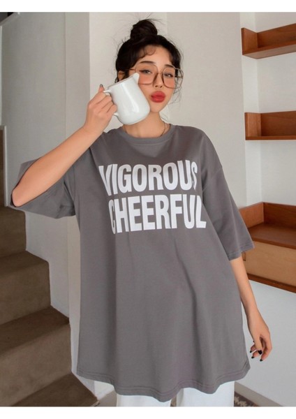 Kadın Oversize Füme Vigorous Cheerful Baskılı T-Shirt fırsatları