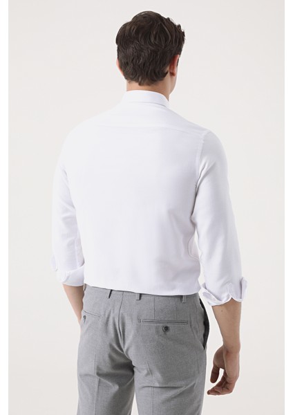 Slim Fit Beyaz Armürlü Gömlek 8EF02EE38293M