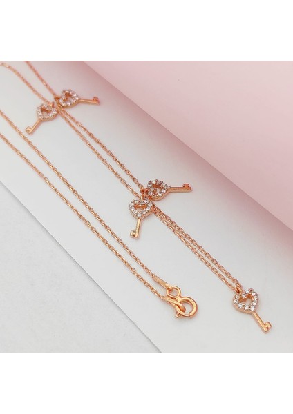 Gümüş Kalpli Anahtar Model Sallantılı Kolye 925 Ayar