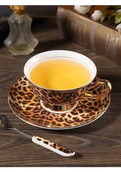 Klasik Leopar Desen Kemik Çin Kahve Fincanı Fincan Daire Ingilizce Stil Altın Jant Ikriyat Çayı Kahve Fincanı Set Kupası Daire Kaşık | Kahve Kupası ve tabak Setleri (Yurt Dışından) modelleri