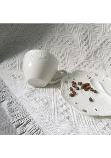 Beyaz Modern Rölyef Seramik Kahve Fincanı Set Moda Japon Porselen Öğleden Sonra Çay Bardağı Seti Yeniden Kullanılabilir Kubek Mutfak Ürünleri BD50 | Kupa ve tabaklar (Yurt Dışından)