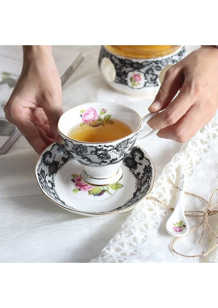 Seyahat Vintage Kahve Fincanı Kaşıkla Avrupa Tarzı Yaratıcı Kahve Kupaları Kullanımlık Kemik Çini Kaffeetasse Çay Kupası Daire | Kahve Kupası ve tabak Setleri (Yurt Dışından)