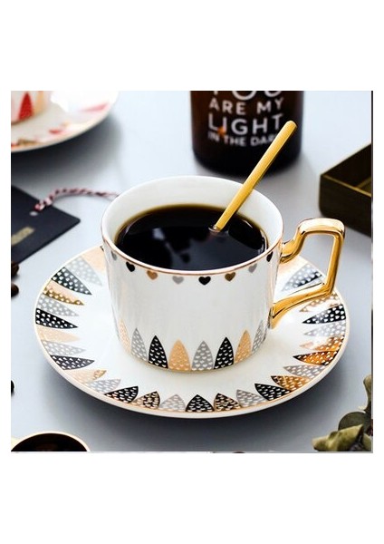 Basit Çift Kahve Fincanı Tabağı Seti Yaratıcı Çiçek Çay Kupası Altın Jant Seramik Çay Bardağı Evin Ikrandalı Çay Kaşıkla | Teacup tabak Setleri (Yurt Dışından)