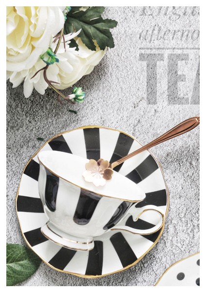 860 ml Öğleden Sonra Çay Seti Çaydanlıklar Kemik Porselen Dalga Noktası Şerit El Boyalı Altın Pot Yaratıcı Cezve Basit Su Isıtıcısı | Teaware Setleri (Yurt Dışından)