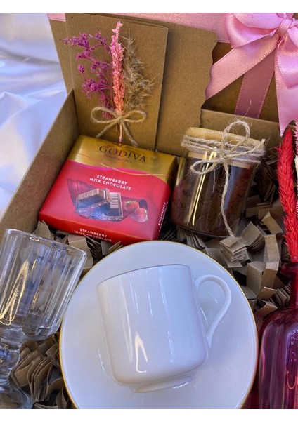 Kahve Sunumum Kadın Özel Gün Hediye Kutusu fiyatları