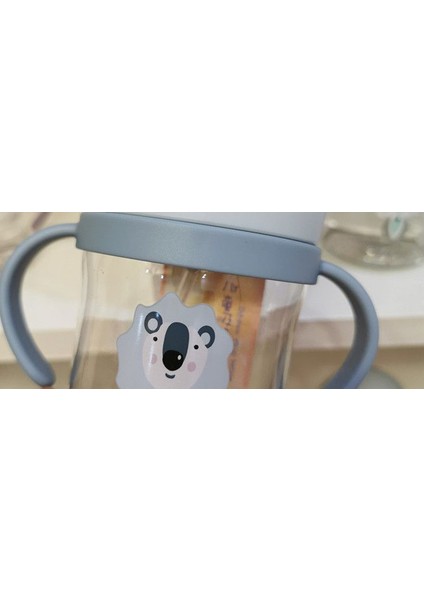 300 ml Çocuk Karikatür Bebek Ölçeği Saman Fincan Anti Boğulma Bebek Kolu Dayanıklı Düşen Su Şişesi Top Öğrenme Içecek Kupası | Kupalar (Mavi) (Yurt Dışından) fırsatları