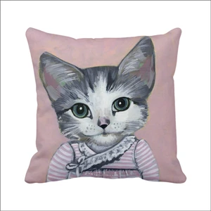 Tatlı Elbiseli Kedi Saten Yastık