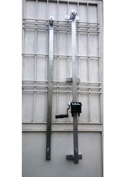 Duvara Monte Voleybol Direği