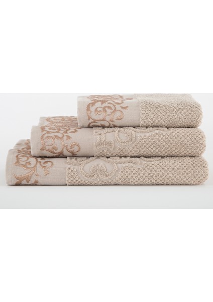 New Queen Jakarlı Banyo Havlusu Bej