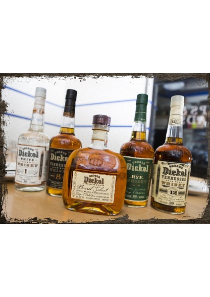 Ahşap Tablo Whisky Şişeleri