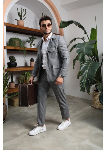 Beyaz Çizgili Gri Spor Takım Elbise