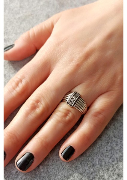 Antik Gümüş Kaplama Minimal Şekilli Kadın Yüzük fiyatları