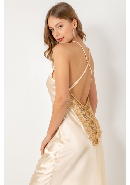 Sırt Dekolteli Güpürlü Yırtmaçlı Saten Gecelik Takım