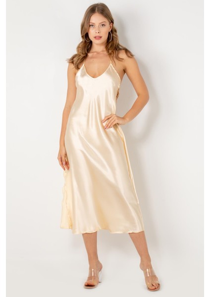 Sırt Dekolteli Güpürlü Yırtmaçlı Saten Gecelik Takım fiyatları