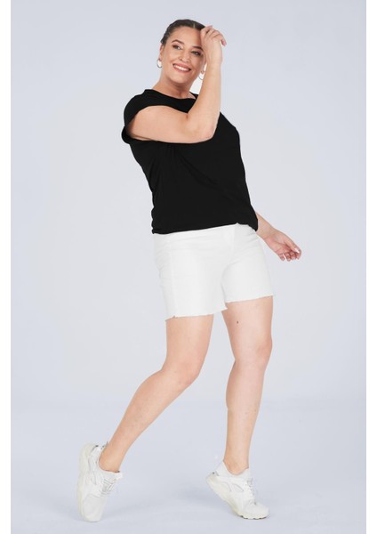 Beli Lastikli Paçası Püsküllü Şort