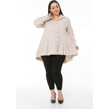Disentis Modest Büyük Beden Torba Cepli Önü ve Arkası Pileli Geniş Manşetli Arkası Uzun Bej Müslin Gömlek