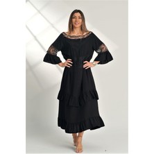 Keyifli Moda Kadın Siyah Kayık Yaka Dantel Detaylı Fırfırlı Kat Kat Uzun Elbise