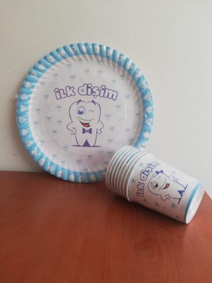 Cadde Süs Ilk Dişim Yazılı Mavi Kenarlı 8`li Beyaz Kağıt Tabak Bardak Seti