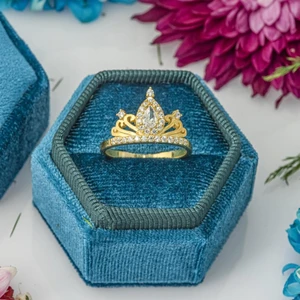 Altın Kaplama Zirkon Taşlı Kraliçe Taç Motifli Tektaş Gümüş Bayan Yüzük