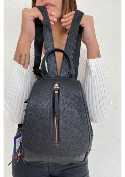 Kadın Siyah Renk Deri Model Fermuar Detaylı Sırt Çantası fiyatları