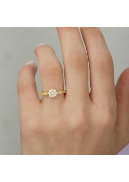 Altın Kaplama Zirkon Taşlı Papatya Model Gümüş Bayan Yüzük fırsatları