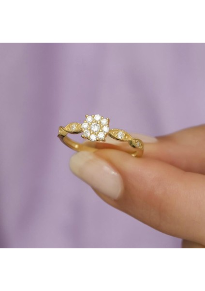 Altın Kaplama Zirkon Taşlı Papatya Model Gümüş Bayan Yüzük indirimleri