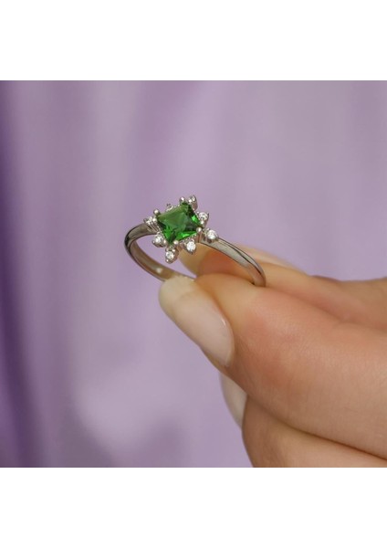 Kare Zümrüt Taşlı Gümüş Bayan Yüzük fiyatları