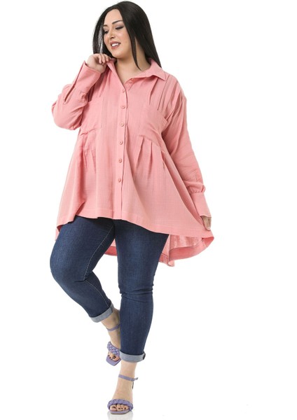 Büyük Beden Torba Cepli Önü ve Arkası Pileli Geniş Manşetli Arkası Uzun Pembe Müslin Gömlek indirimleri