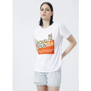 Kevin Bisiklet Yaka Basic Baskılı Beyaz Kadın T-Shirt