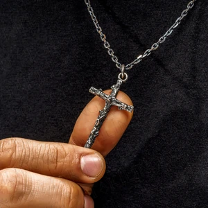 925 Ayar Gümüş Isa Haç Jesus Kolye