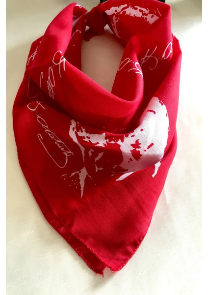 Atatürk Portreli ve Imzalı Kırmızı Renk %100 Cotton Bandana Fular