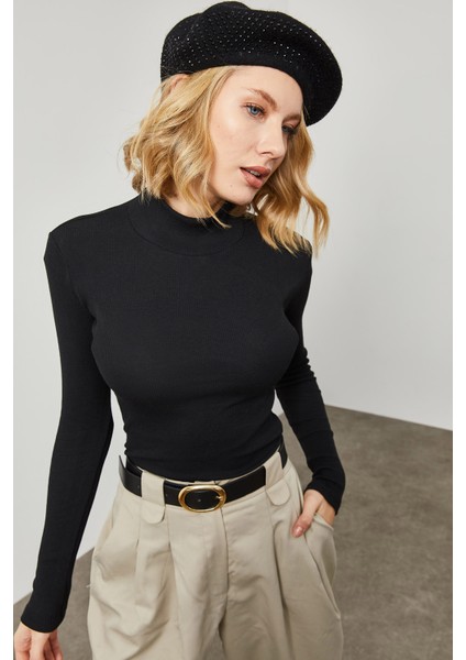 Siyah Sırtı Pencere Detaylı Kaşkorse Bluz 2YXK2-46114-02 indirimleri