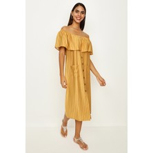 Select Moda Kadın Hardal Carmen Yaka Düğme Detaylı Elbise