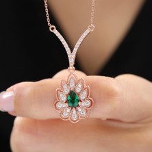Mia Vento Pırlanta Montür Lotus Çiçeği Sentetik Zümrüt Zarafet Mührü Rose Renk Gümüş Kolye
