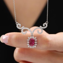 Mia Vento Pırlanta Montür Zarafet Güneşi Sentetik Yakut Asalet Mührü Gümüş Kolye