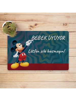 Vagonik Mickey Mouse Bebek Uyuyor Dijital Baskılı 50X70CM Dekoratif Çok Amaçlı Iç ve Dış Kapı Paspası