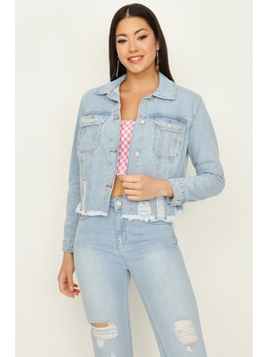 Select Moda Kadın Açık Mavi Düğmeli Etek Ucu Püsküllü Crop Denim Ceket