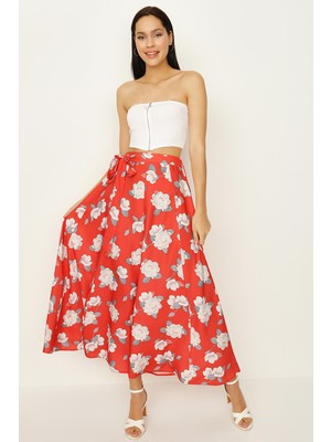 Select Moda Kadın Kırmızı Çiçek Desenli Kuşaklı Volanlı Uzun Etek