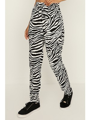 Select Moda Kadın Siyah Beyaz Zebra Desenli Rahat Kesim Pantolon