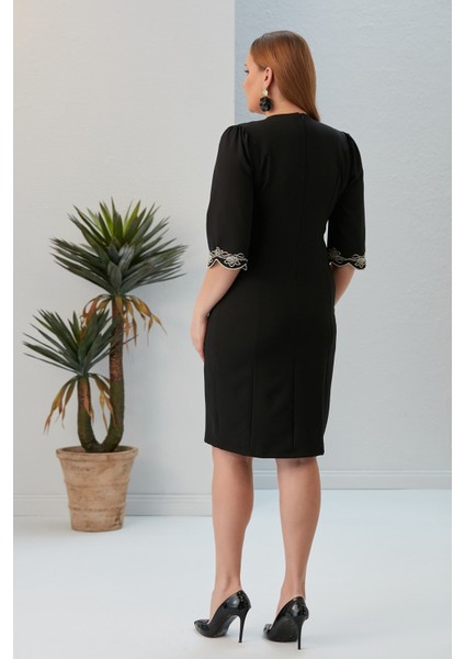 Yaka ve Kol Nakış Detaylı Büyük Beden Siyah Elbise indirimleri