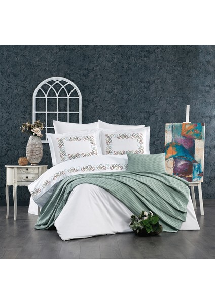 8 Parça Lastikli Çarşaflı, Pamuk Pikeli ve Nakışlı Luna Çift Kişilik Nevresim Takımı