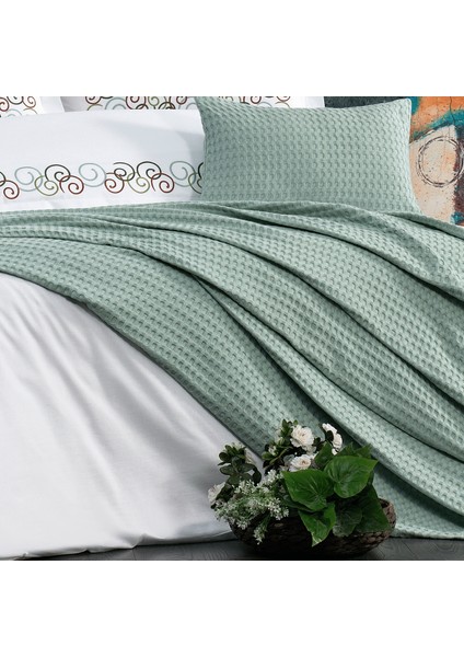 8 Parça Lastikli Çarşaflı, Pamuk Pikeli ve Nakışlı Luna Çift Kişilik Nevresim Takımı modelleri