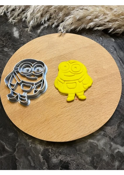 Small Shapes Minions Kurabiye Kalıbı ve Habur Kesici