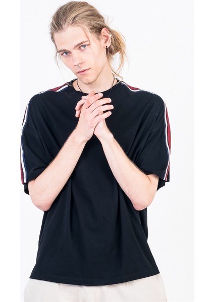 Omuzları Şeritli Oversized Siyah Erkek T-shirt modelleri