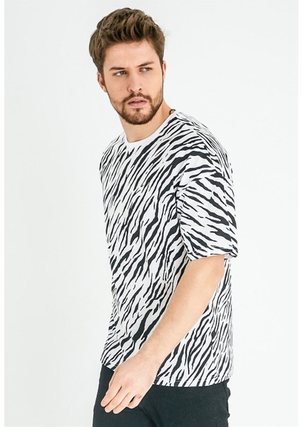 Leopar Baskılı Oversize Beyaz Erkek T-shirt